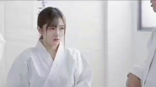 可爱的一朵玫瑰花不是-劳伦-蔡氏-选角-沙发